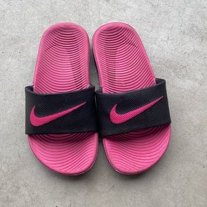 Nike girls Sandles..almost brand new..worn once